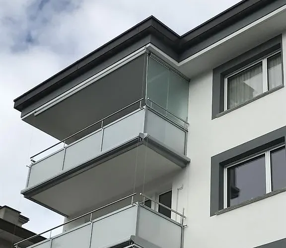 Haus Calanda Апартаменти *